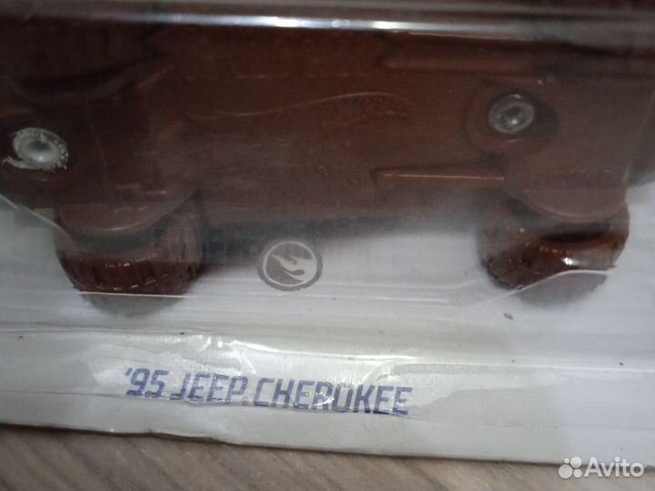 Hotwheels моделька 1:64 '95 jeep cherokee' Hunter