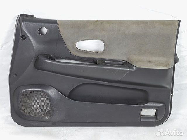 Обшивка двери передняя правая Mitsubishi Montero