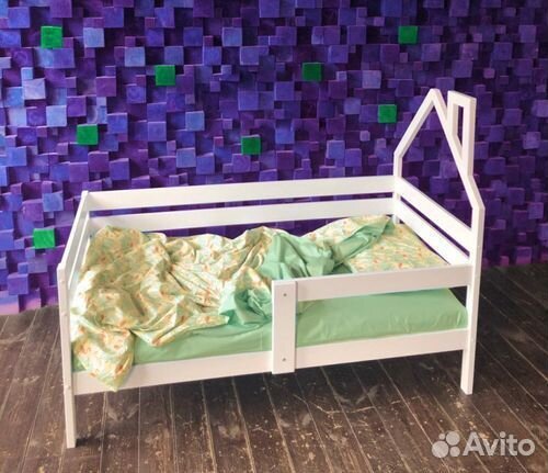 Софа из натурального дерева для малыша с бортиком