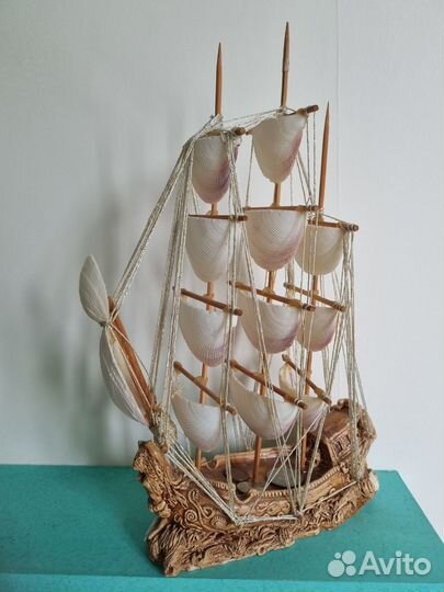 Кораблик сувенир из ракушек