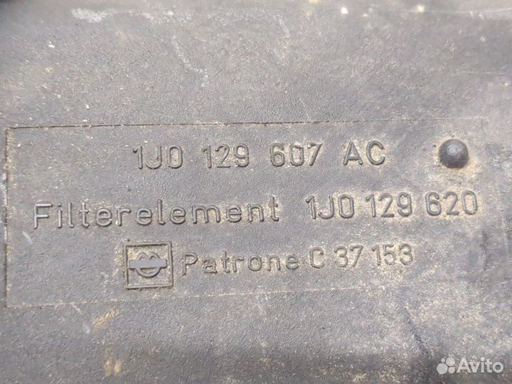 Корпус воздушного фильтра Volkswagen Golf 4, 1999