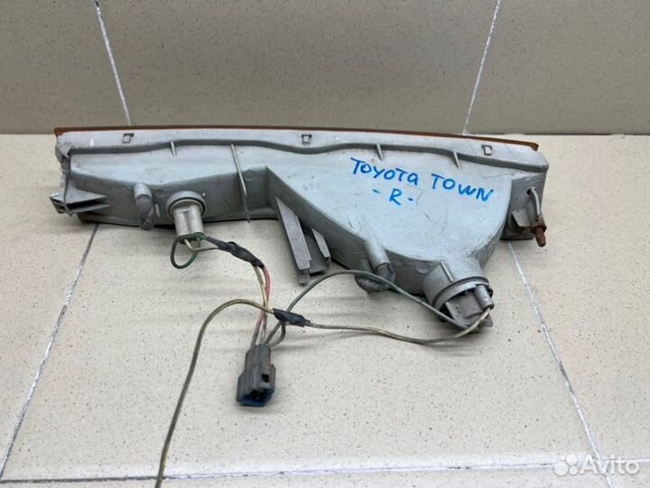 Указатель поворота правый Toyota Town/Masterace V