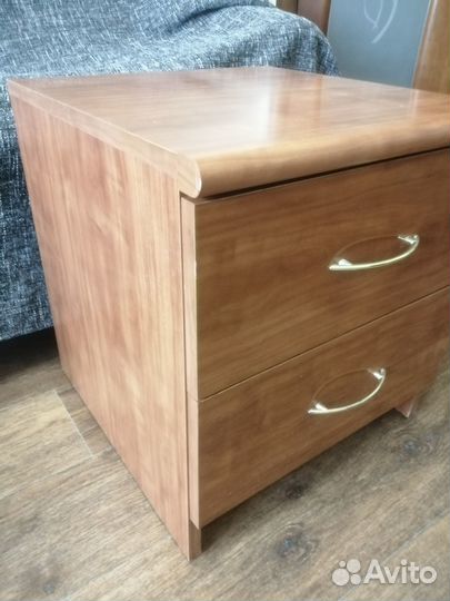 Тумба прикроватная