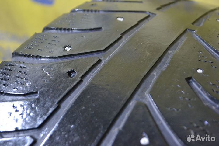 Bridgestone Ice Cruiser 7000 215/65 R16