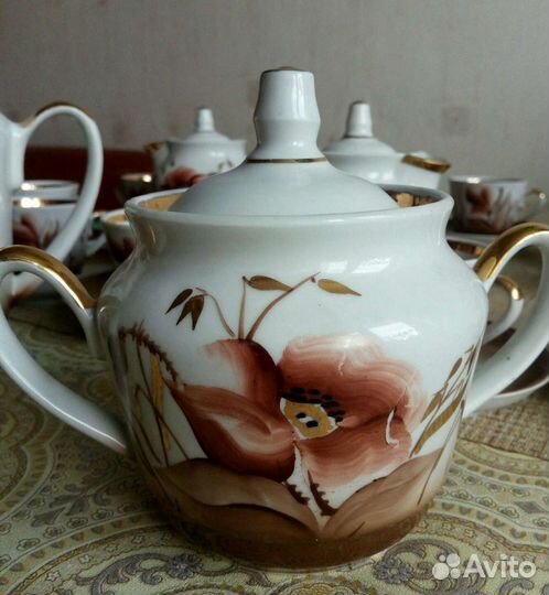 Фарфоровый старинный сервиз на 12 персон