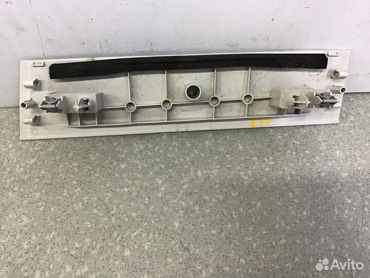 Обшивка средней стойки правая Ford Focus III 2011