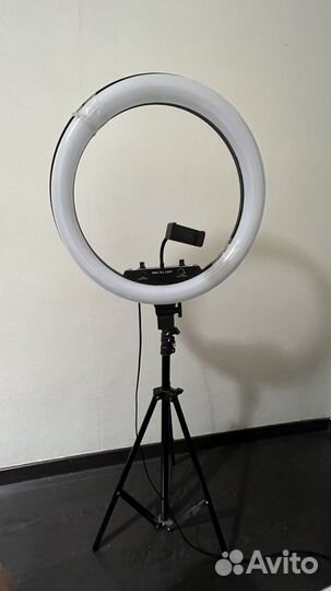 Кольцевая лампа со штативом