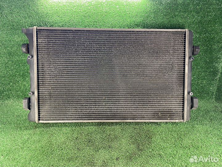 Радиатор охлаждения Skoda Octavia a4 tour