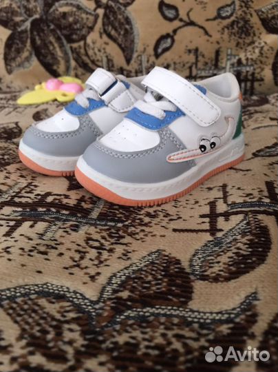 Кроссовки детские