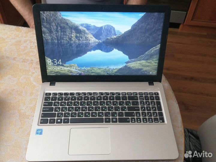 Ноутбук asus