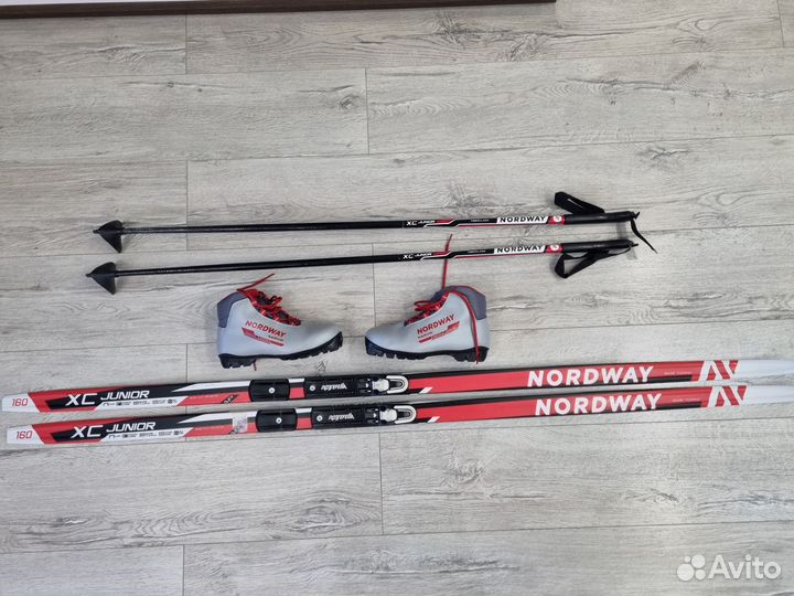 Комплект:Беговые лыжи, крепления, ботинки, палки