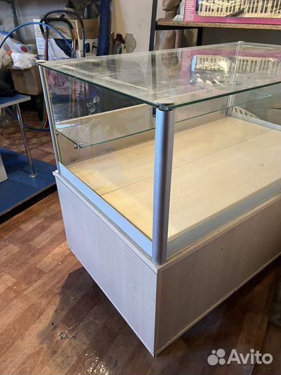 Стол витрина