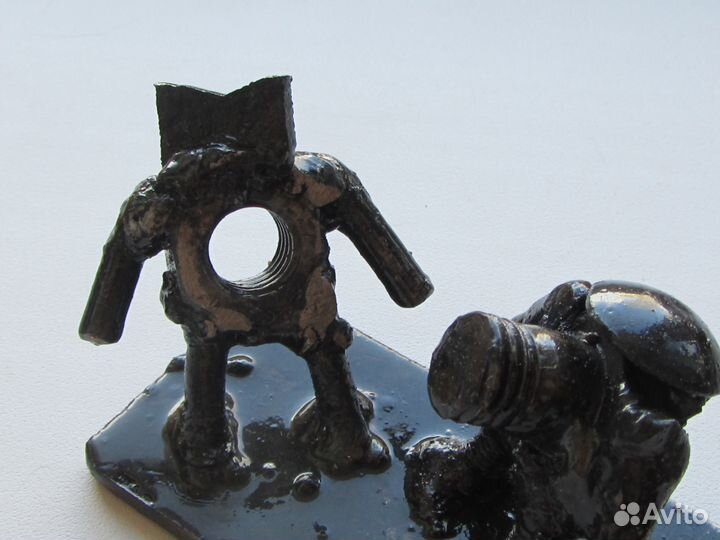 Статуэтка из металла он+она