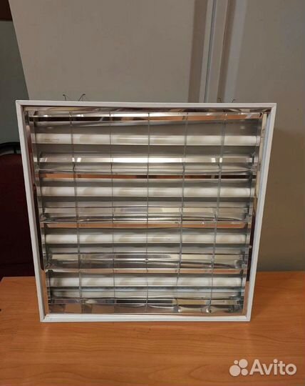 Потолочный офисный светильник