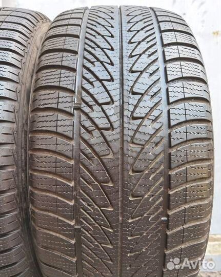 Goodyear UltraGrip 245/45 R17 99V