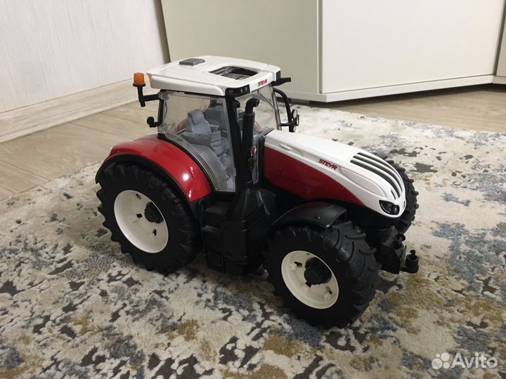 Bruder трактор