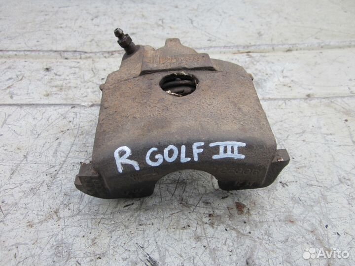 Суппорт передний правый Volkswagen Golf 3