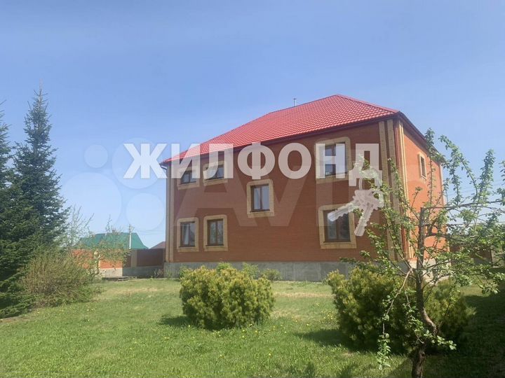 Коттедж 437,6 м² на участке 10 сот.