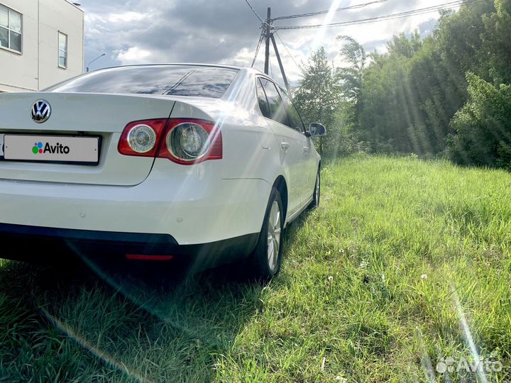 Volkswagen Jetta 1.6 AT, 2009, 175 000 км