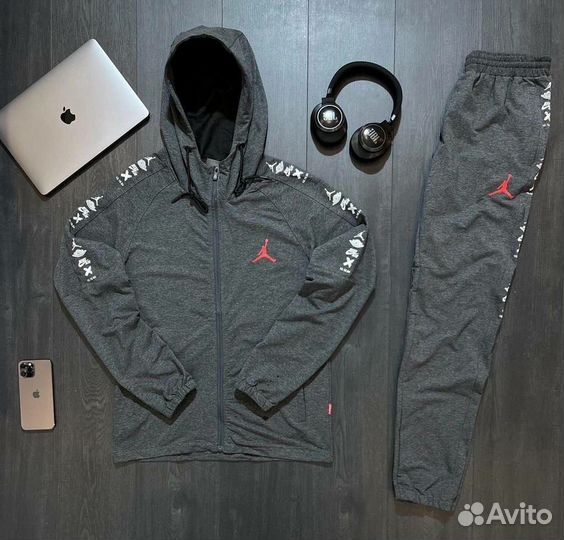 Спортивный костюм