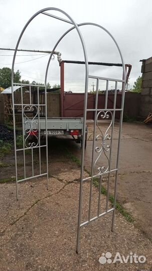 Арка садовая кованая