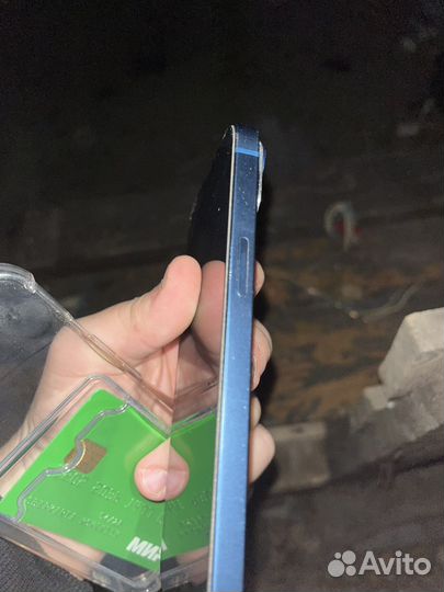 Телефон iPhone 13