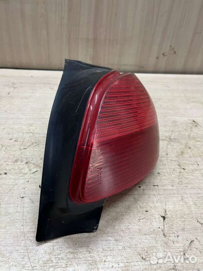 Фонарь задний правый Peugeot 206 хетчбек