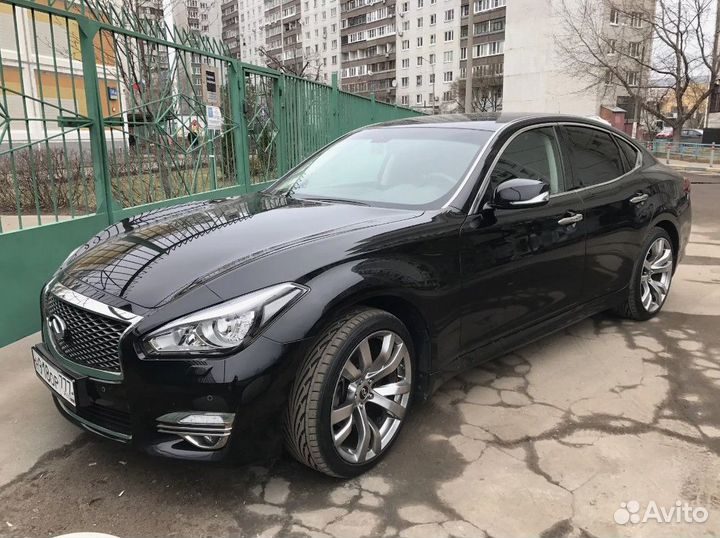 Крыло, Infiniti Q70
