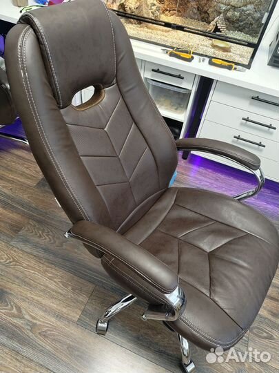 Компьютерное кресло руководителя