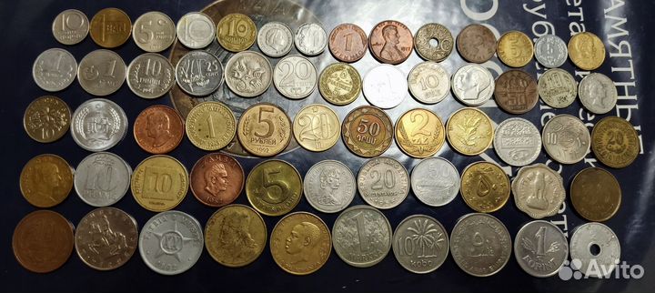 60 монет разные страны Все разные