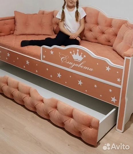 Кровать-диван для девочки