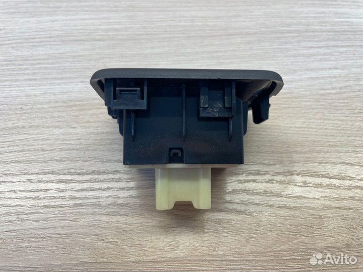 Кнопка стеклоподъемника Renault Logan