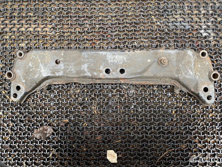 Элемент передней балки Примьера Р12 Nissan Primera