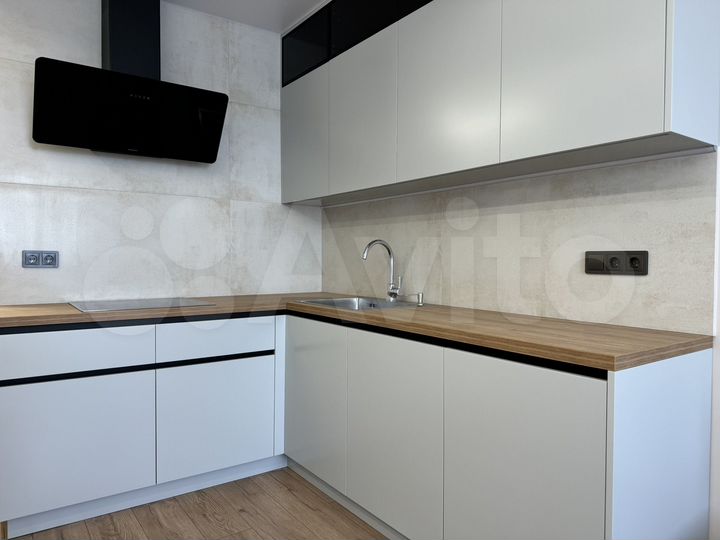 3-к. квартира, 100 м², 14/16 эт.