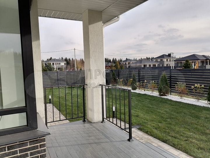 Таунхаус 240 м² на участке 10 сот.