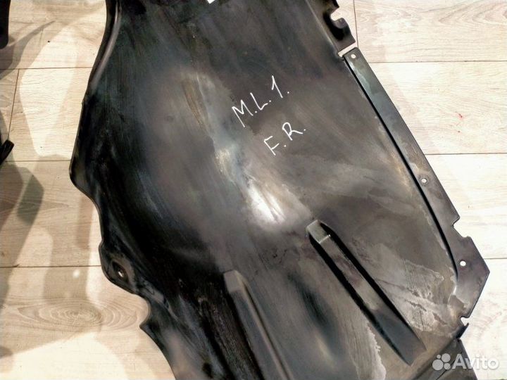 Подкрылок передний правый Mercedes-Benz Ml 164