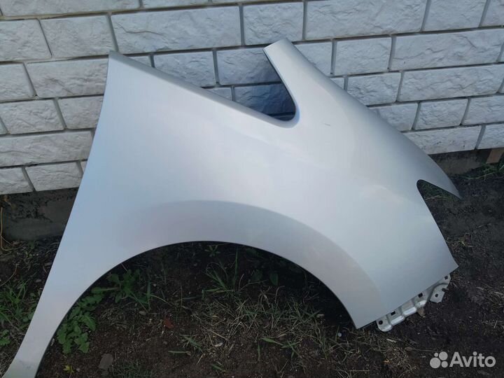 Продаю крыло правое nissan serena C-26