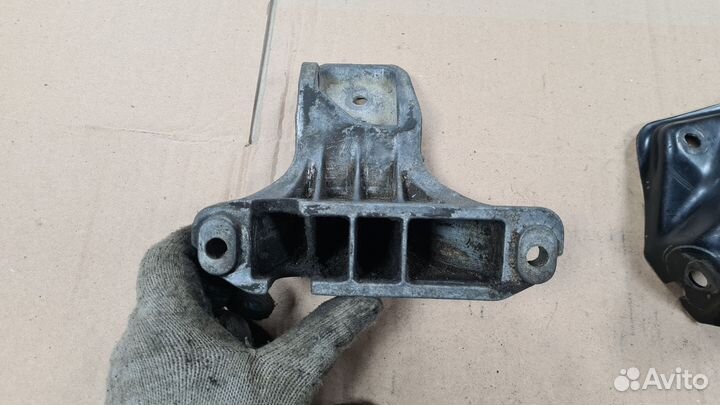 Кронштейны двигателя Audi 80 b3 1.8, 1.6