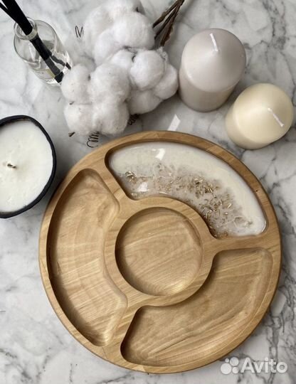 Менажница деревянная залита эпоксидной смолой