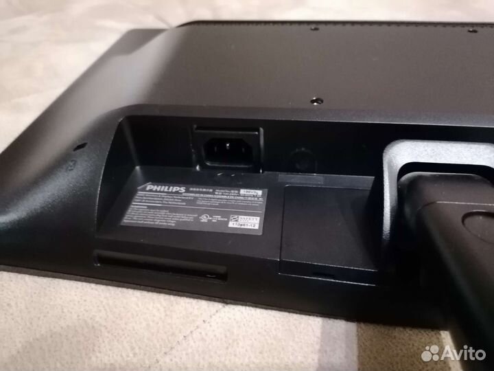 Монитор Philips 60гц 1366на720 пикс
