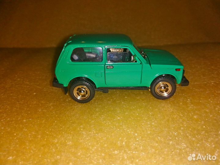 Коллекционная модель1:43 Ваз - 2120 (Нива)