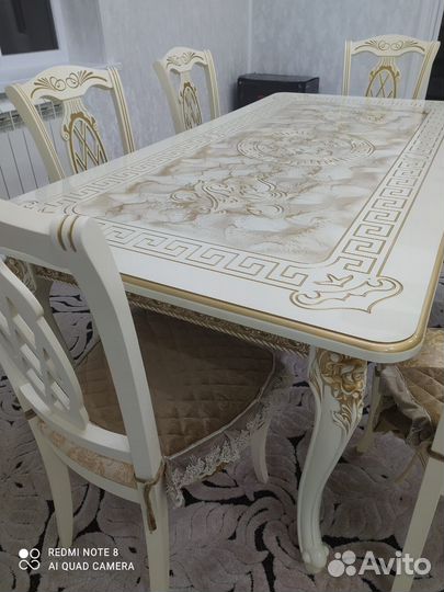 Кухонный стол и стулья