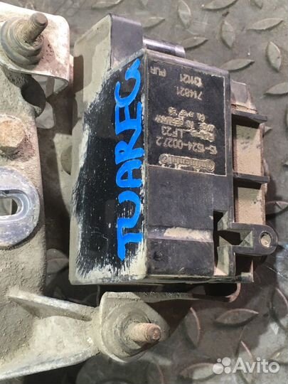 Блок клапанов пневмоподвески (Volkswagen Touareg)