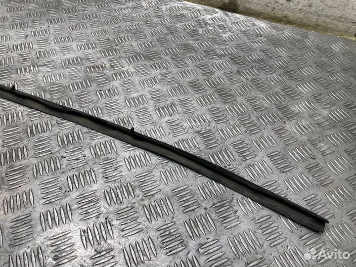 Уплотнитель капота Toyota Camry V40 2azfe 2010