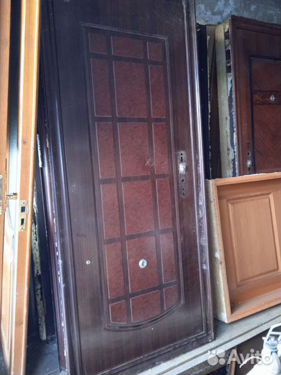 Металлические, входные, межкомнатные двери б/у
