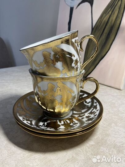 Чайный сервиз с золотым рисунком на 2 персоны