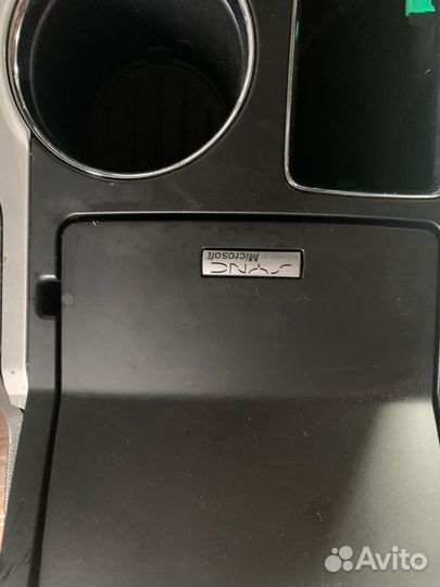 Центральная консоль (подлокотник) Ford Explorer 5