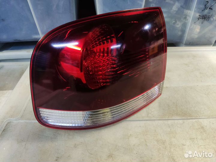 Фонарь задний на крыло левый VW Туарег GP 2007-10г