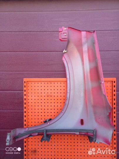 Крыло правое красное Nissan x-trail t31