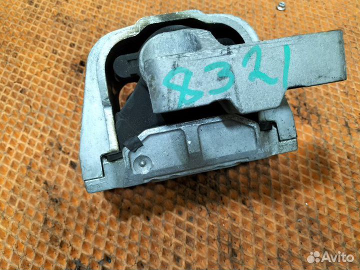 Подушка двигателя правая Audi Q3 8U cpsa 2013